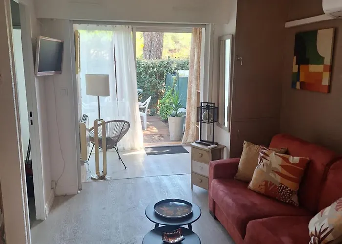 Mimilou Eleuthera 300 M Centre Naturiste * Agde